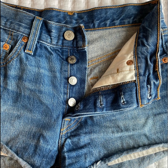 Levi’s 501 Jean Shorts - Picture 3 of 6